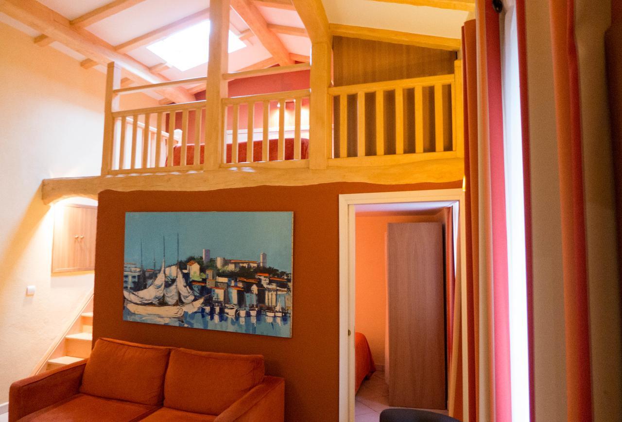 Yolande Apartment